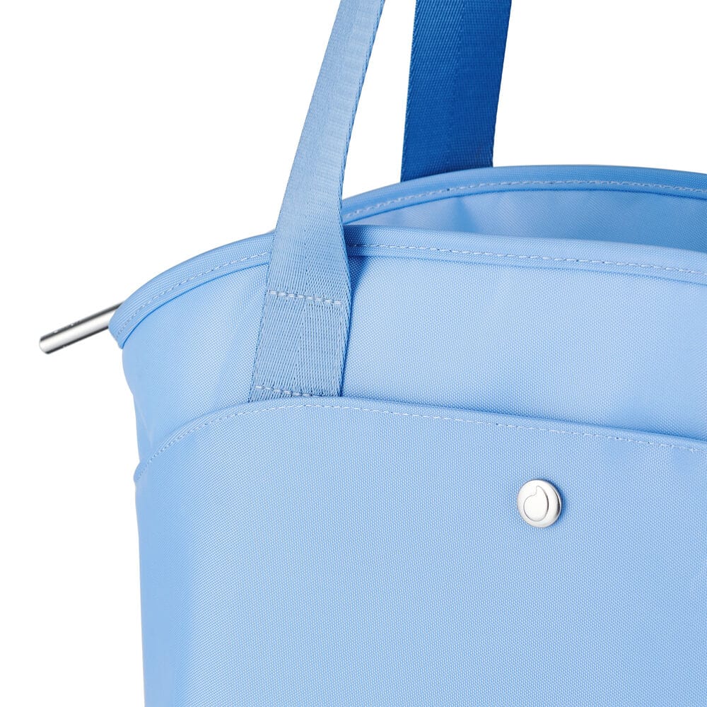 lunch-tote-l7 5341821_02-Swell-Lunch-Tote-Bag-Chambray-Blue-Pocket-Detail_3bd7.jpg