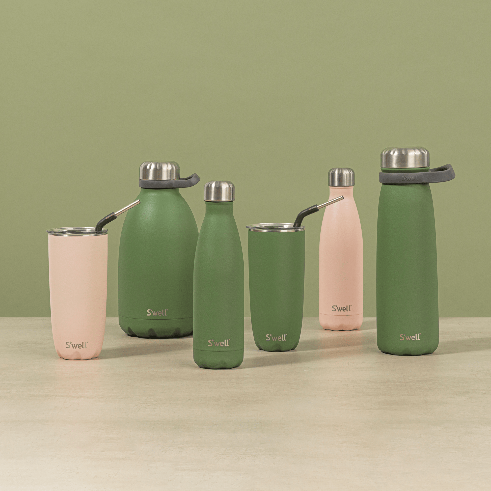 roamer-64oz-b8 Swell-64oz-GreenJasper-Roamer-Lifestyle.png