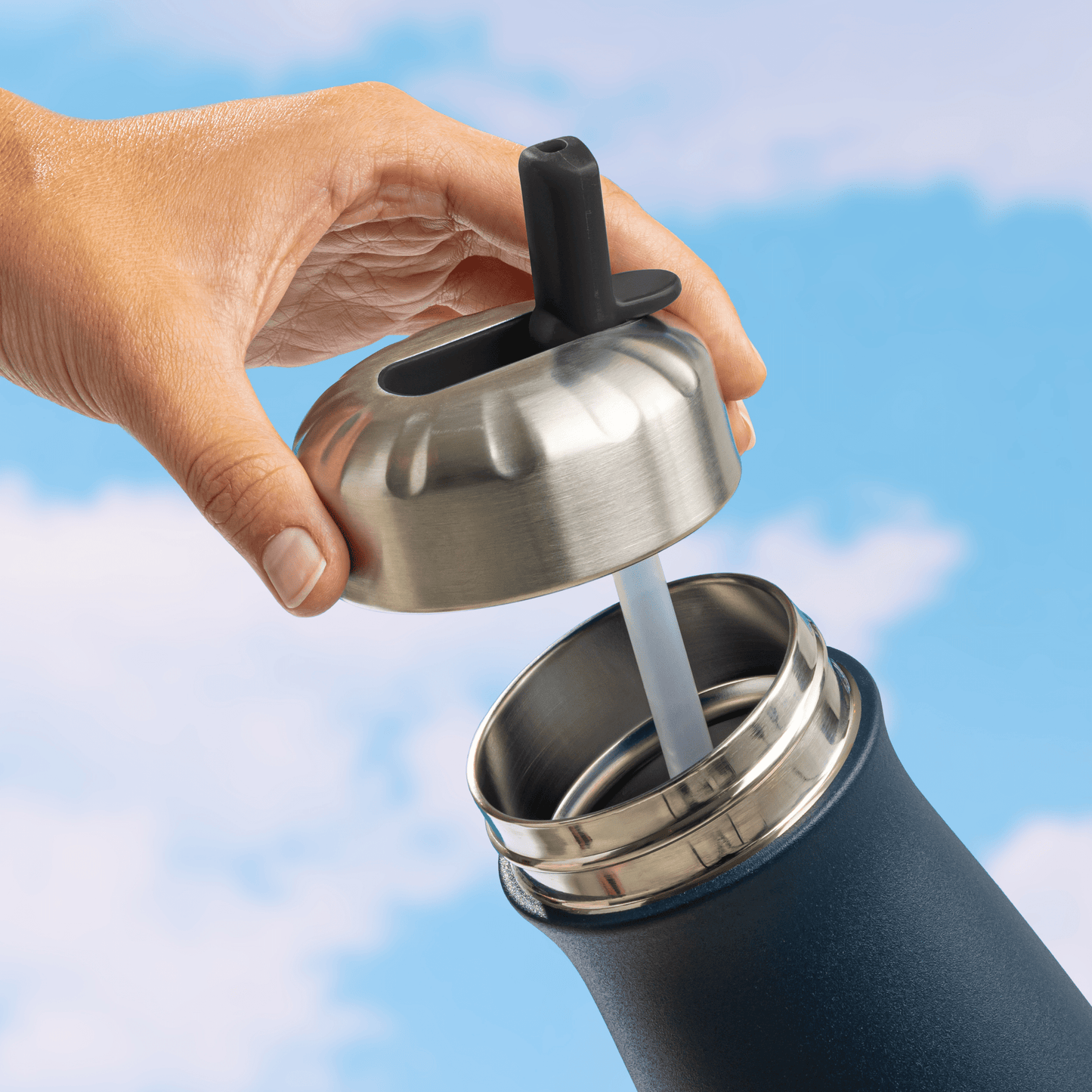 traveler-flip-straw-lid-j9 Swell_Flip_Straw_Cap_Traveler-Straw-Down-Bottle-1.png