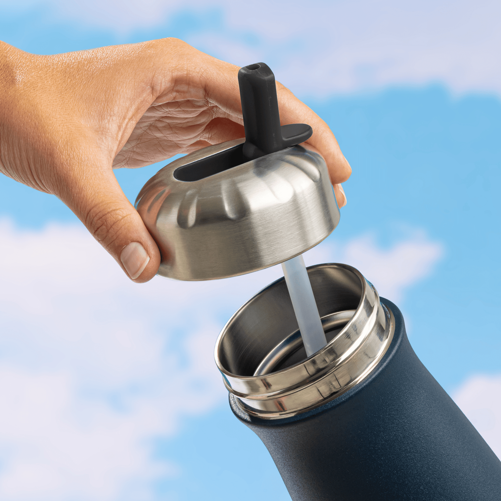 traveler-flip-straw-lid-j9 Swell_Flip_Straw_Cap_Traveler-Straw-Down-Bottle-1.png