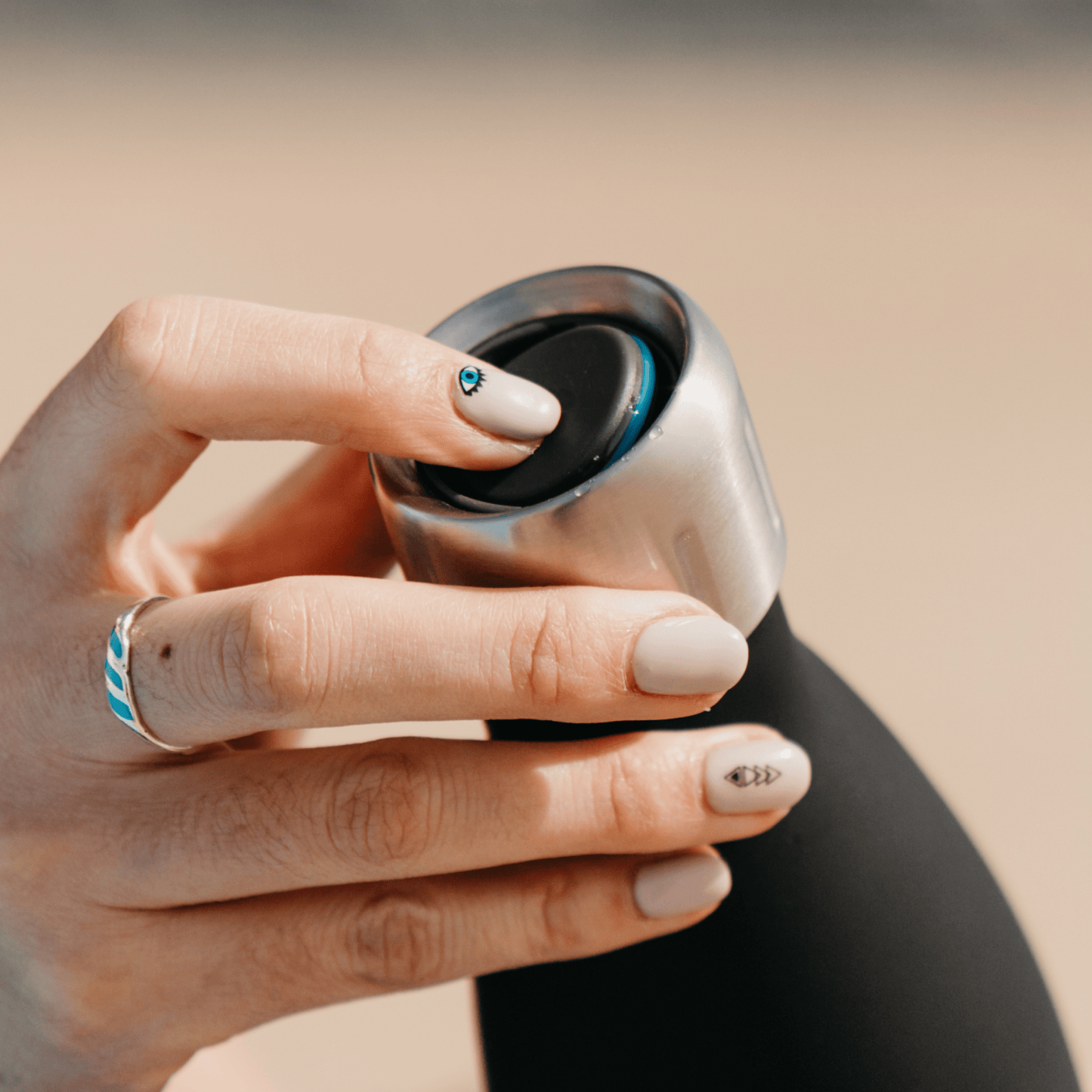 sports-cap-t9 Swell_Sports_Cap_25oz_Original_Bottle-Lifestyle.png